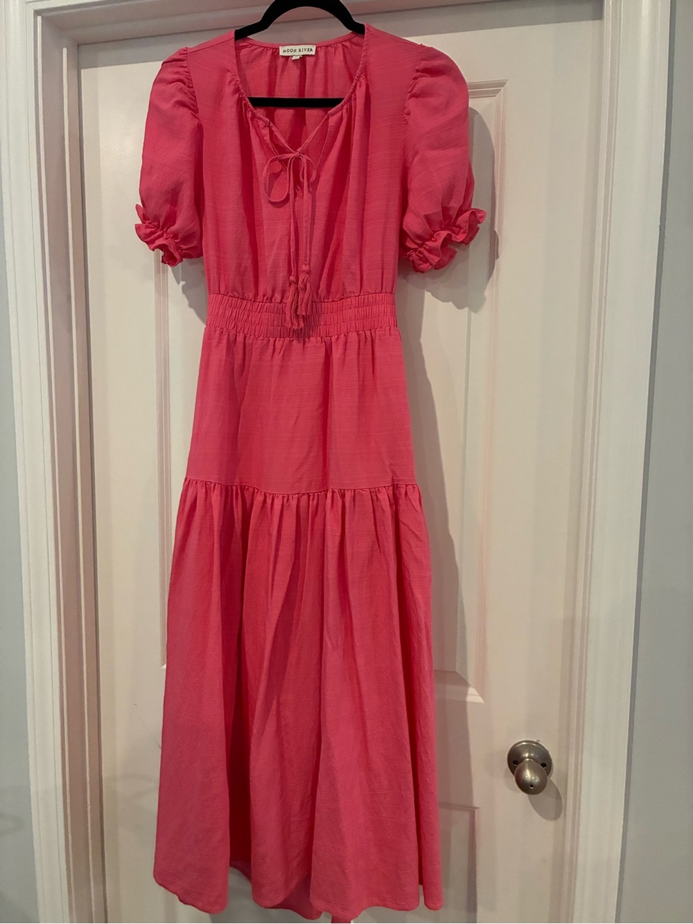 Moon River Bright Pink Puff-Sleeve Tiered Maxi Dress